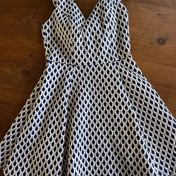 Elegant Navy and Gold Dress - Picture 4 of 5